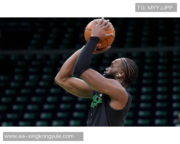 杰伦布朗独力难支28投15中砍下32分却难救球队于水深火热之中